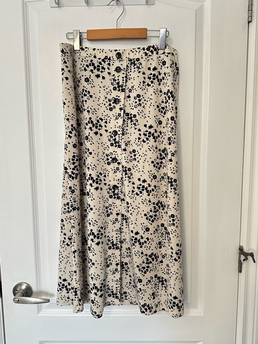 NWOT Floral Button-Front Midi Skirt Cream White & Black Ditsy Cottagecore Chic